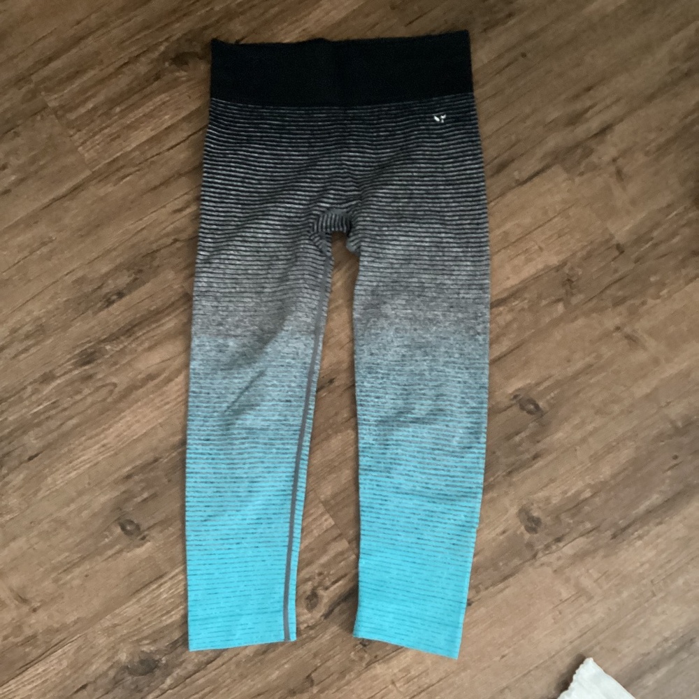 Forever 21 fitness cropped leggings